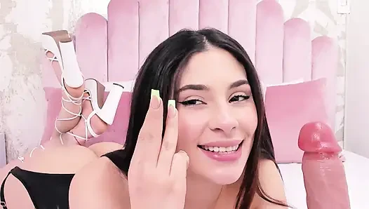 Cewek ini nyepong kontol dan disepong habis-habisan sama kontol besar