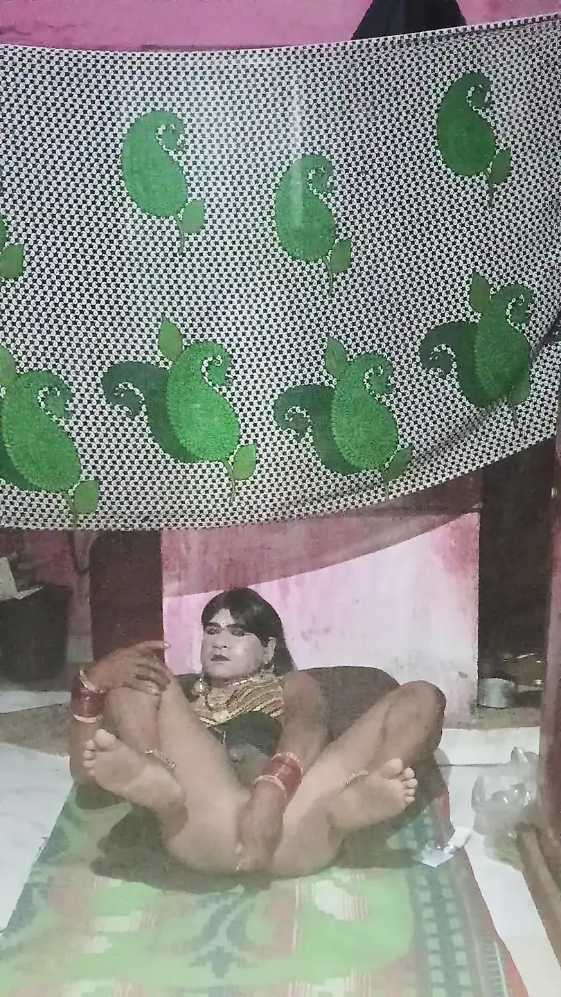 Madhuri Bhabhi crasdreshing aaj apni gand me bhaji dali