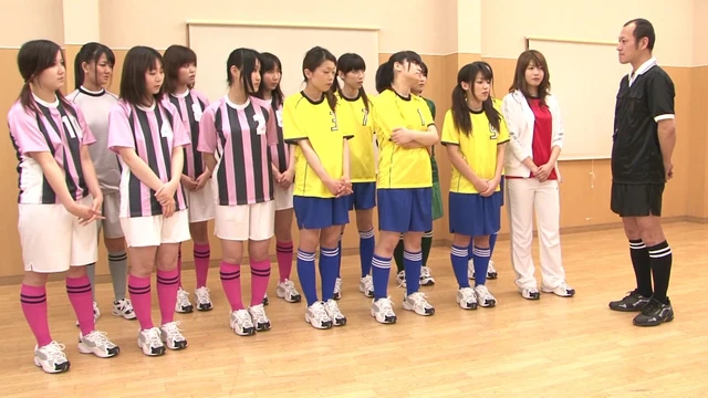 Asiatisches Fussballtraining artet zur harten sexorgie aus