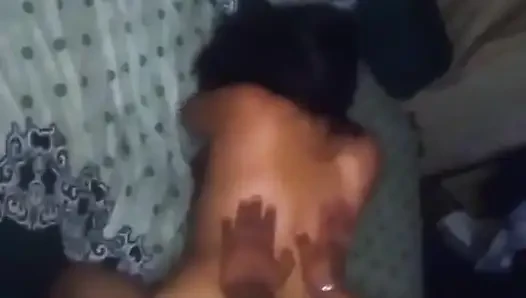Latina-amateurin echter doggystyle