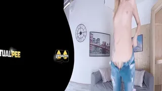 Barbara Sweet надевает мокрые мокрые джинсы в этом порно видео
