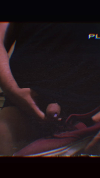 我的好朋友把他的面包车留给我，我撸管并射在他们身上