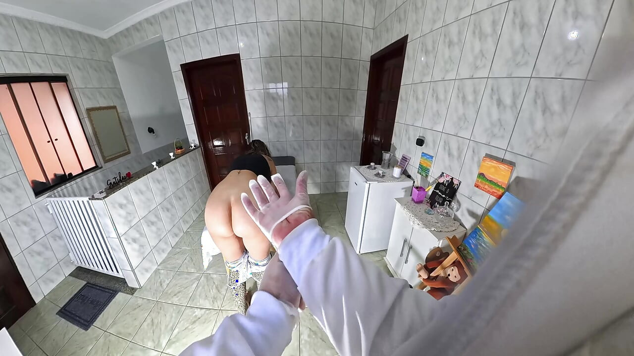 医師は肛門検査中に肛門の指を指で触る方法を正確に知っています。