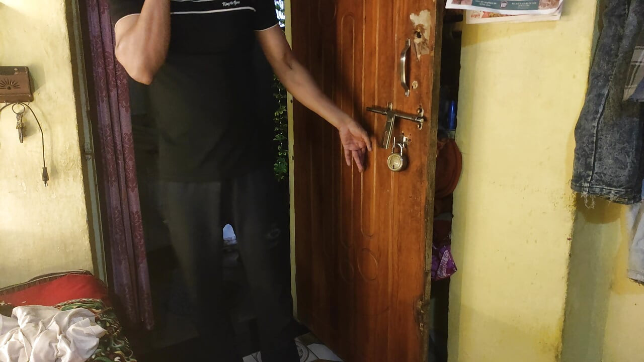 Slatki dečko iz susjedstva solo - potpuno golotinja, zadirkivanje kurca i guze u 4K HD