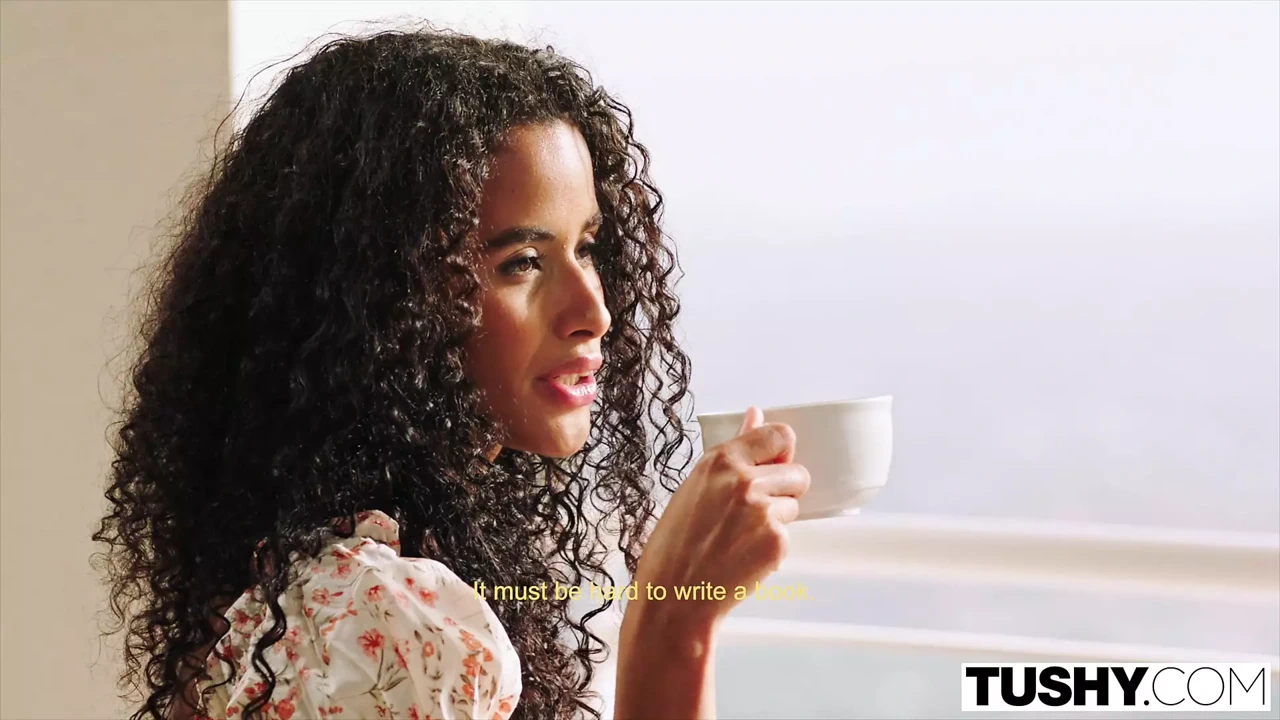 Tushy - 热爱肛交的美女Mia让她的身体说话