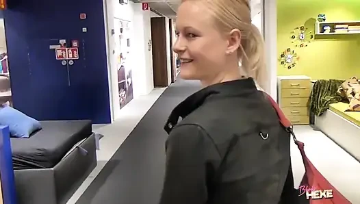 Мега в магазине мебели