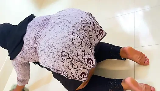 Arap güzel büyük götlü ve büyük memeli hizmetçi temizlik yaparken beklenmedik edepsiz seks - döl sınırsız
