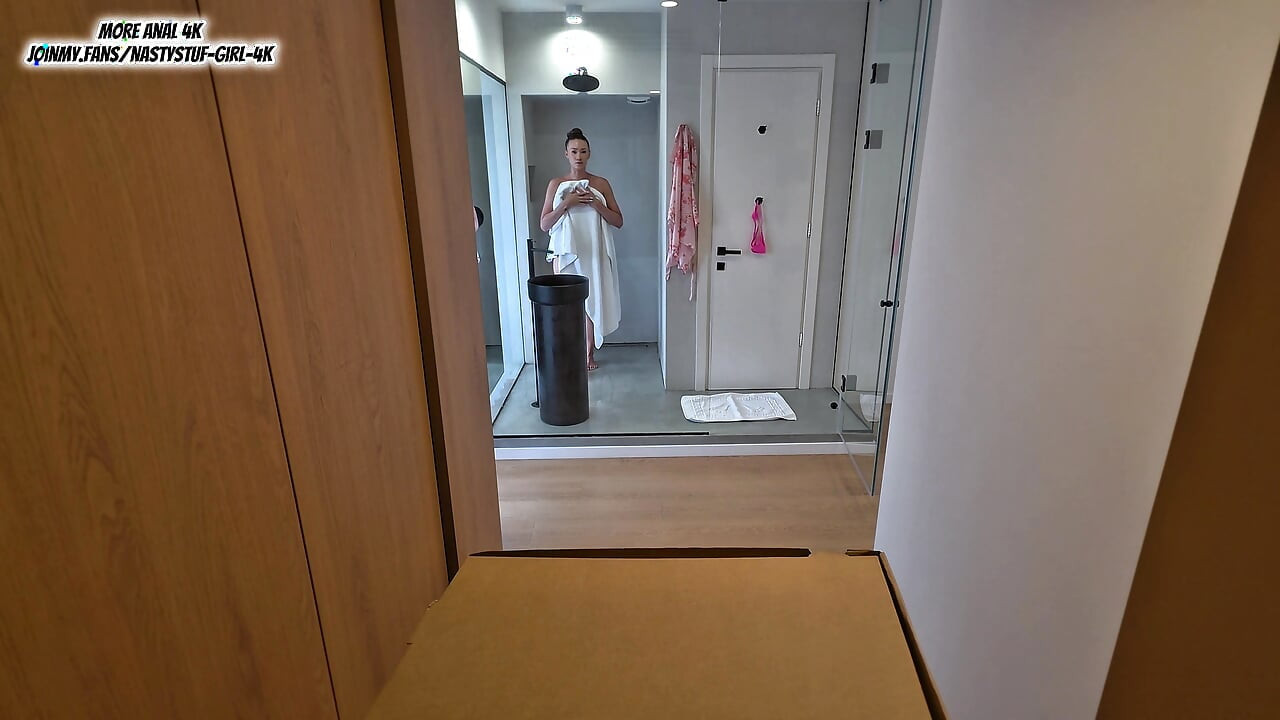 Fără aluat pentru pizza - matură sexy asiatică grasă plătește cu curul ei