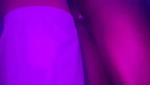 Ateşli minyon zenci genç kremsi amcık büyük zenci yarağı tarafından zenciyle sikiliyor duştan çıktığında klitorisinin fiddlinge karşı koyamadı bakış açısı