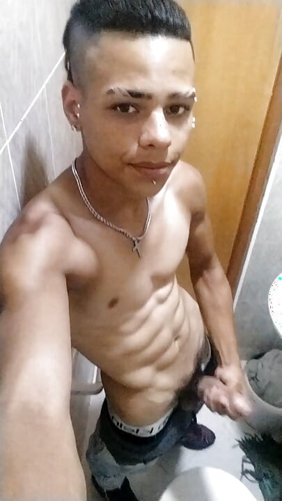 (2) Cara colombiano de 18 anos se masturbando