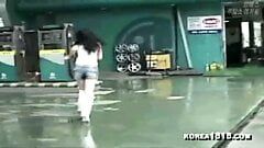韓国人がガソリンスタンドでセックス