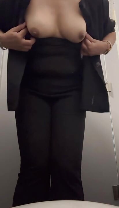 德西哥胸部表演