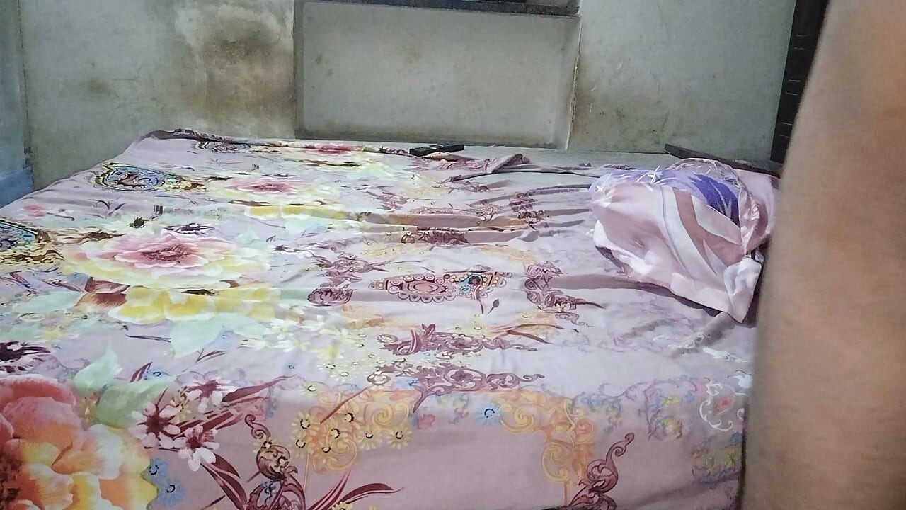 השתמשתי בדילדו ויברטור על הזין שלי וגרמתי לעצמי לגמור