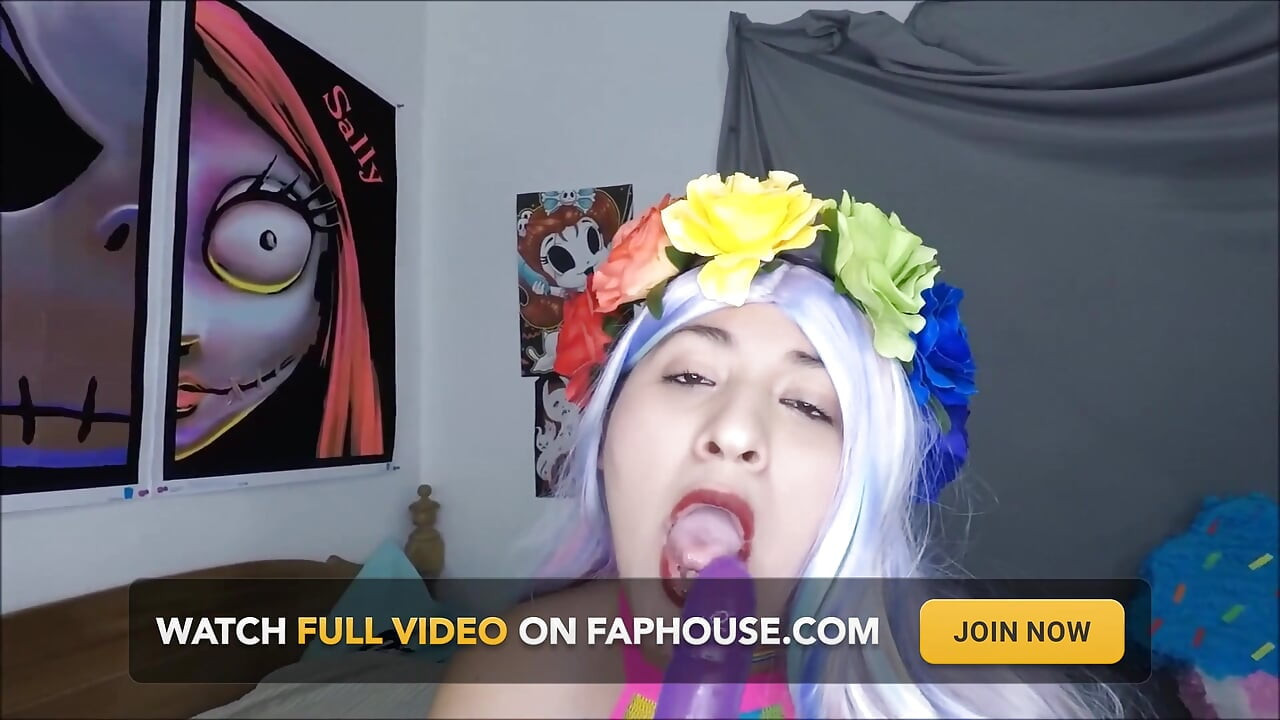 Neon Goth Girl ka pasandida khilauna