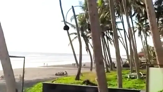 Veranda ngentot pasangan muda di luar ruangan