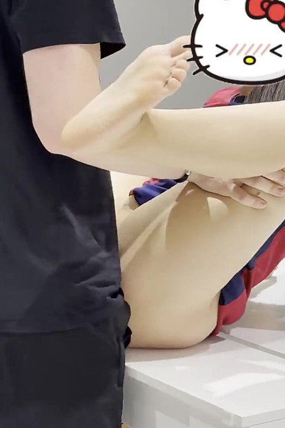 Azijska fudbalska devojka u dresu uhvaćena je i kažnjena od strane creampie-a