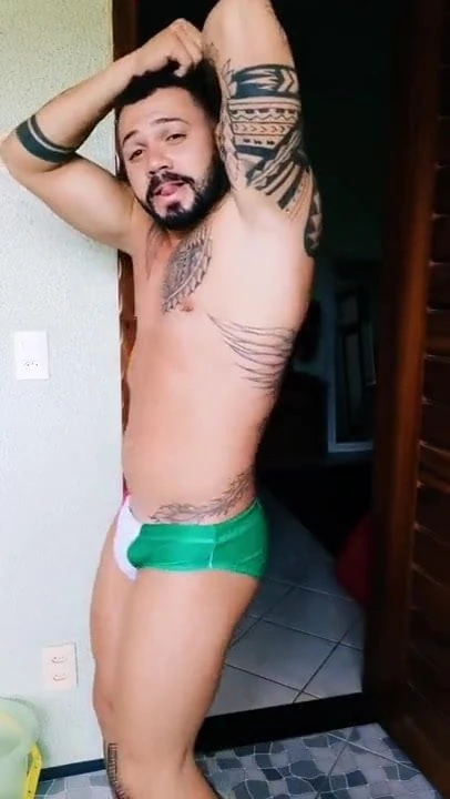 Seduzindo de sunga