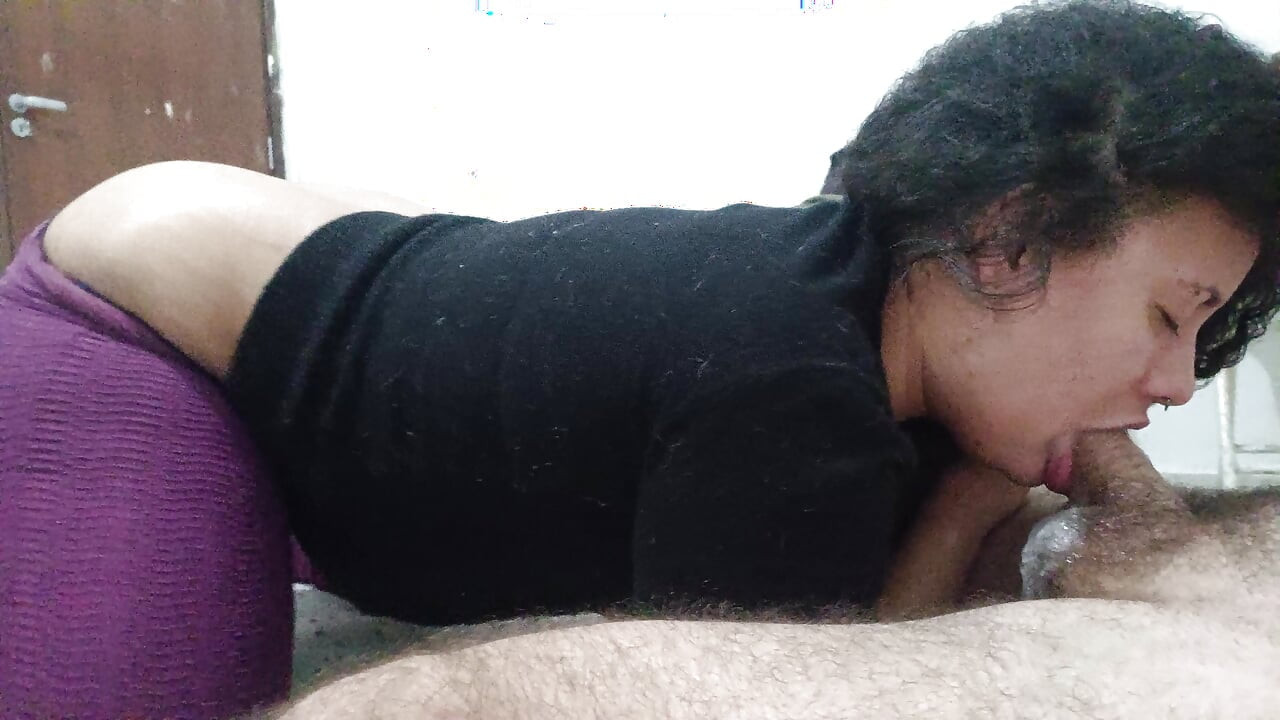 GYM BLOWJOB, SHE ARRIVES THIRSTY FOR A WET BLOWJOB