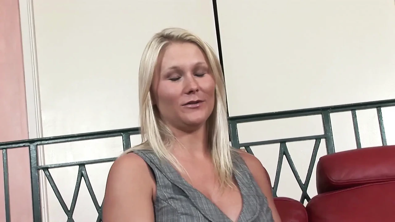 Stunning Blonde With Big Boobs Screwed Very Hard Porn With Nicki Minaj