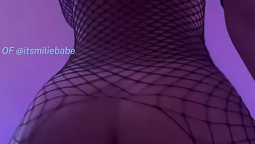 Cabalgo mi consolador tan duro para ti y pongo mis dedos en mi culo