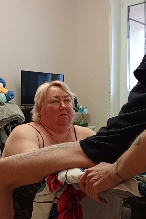 Nach einem blowjob fülle ich den mund meiner freundin mit sperma und sie isst es