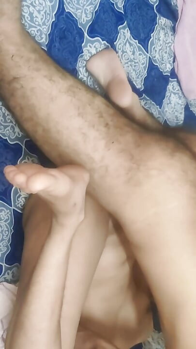 내 약혼자가 우리를 기록하는 동안 내 약혼자의 친구가 나를 따먹어