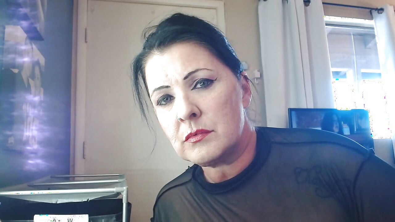 Bocejos grandes e abertos se preparando