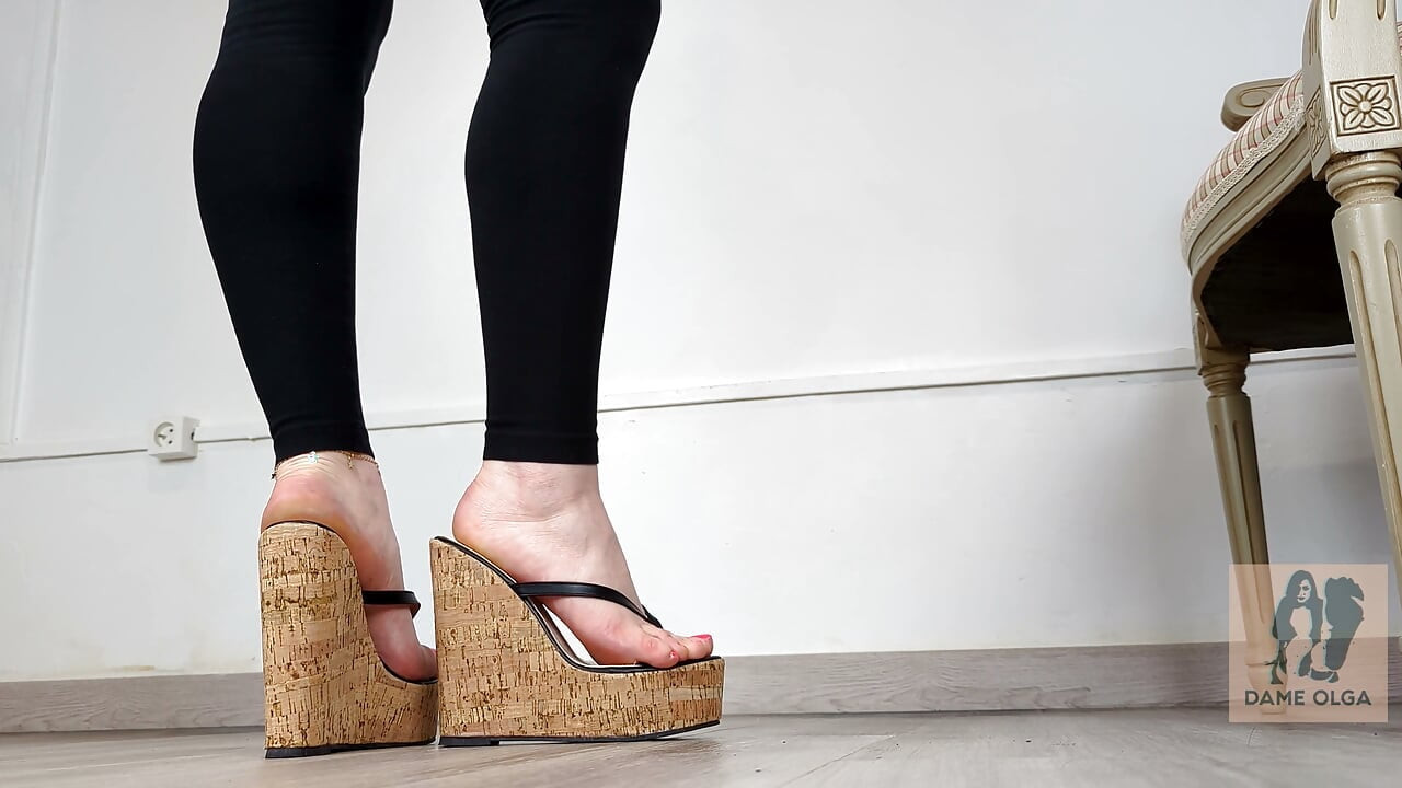 Coleção de sapatos: Descalça na Plataforma Toe-thong Wedges - Dame Olga (4k) (649)