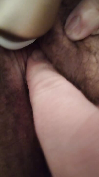 Foot job e depois a meter os dedos na minha mulher