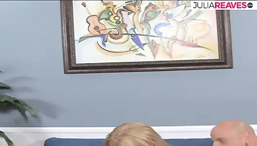 Крошка с большими сиськами ест сперму после жесткого траха хуища