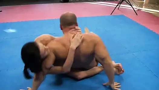 Wajah Cantik Cewek Cantik Ini Mamerin Ribuan Ekspresi Saat Bergulat