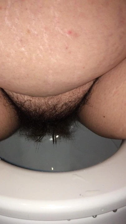hairy bush pissing