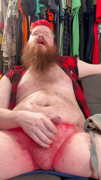 Jacking my musky dick