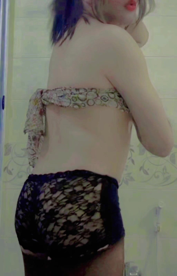 A young boy showing off his body in girls' underwear – this is Mimoukaba when femininity speaks.