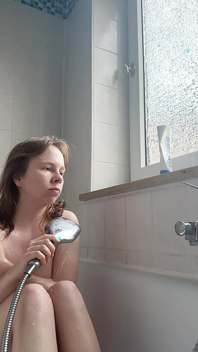 Đi tiểu trong bồn tắm