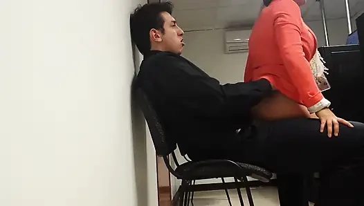 Daha fazla bekleyemiyorum ve ofiste seks yapıyoruz!