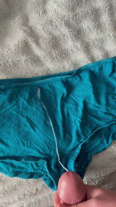 射在妻子的内裤上 2