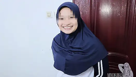 Азиатская школьница в хиджабе просит учителя дать специальный осмотр - Minokiiko