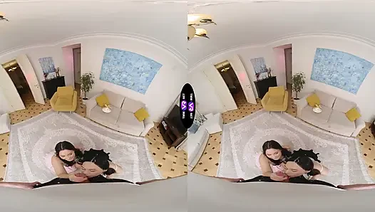 Pelacur terangsang roxy dan amelia berterima kasih padanya dengan blowjob ganda - teenmegaworld