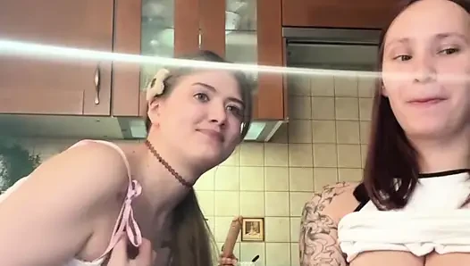 Bu sürtükler istediğiniz her şeye sahip - derin gırtlaklar ve büyük gür götler ve çok daha fazlası
