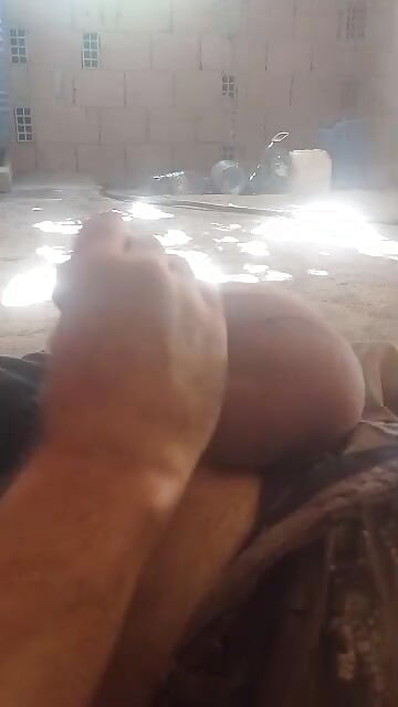 Handjob under the sun at the construction site