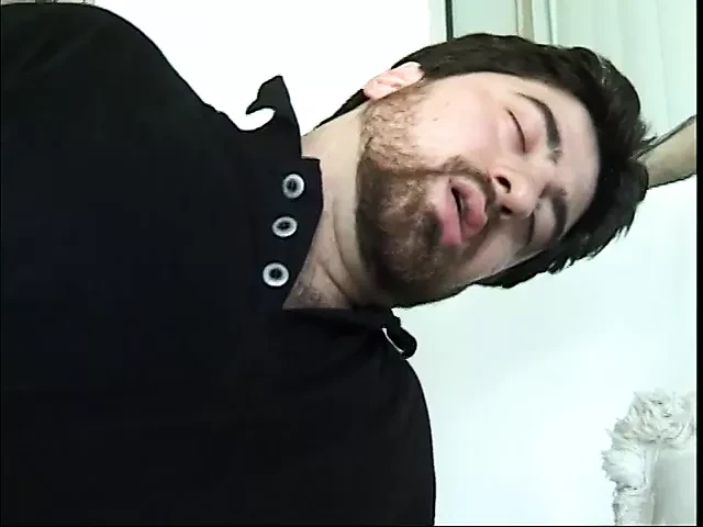 热辣宝贝享受她紧致的阴户被一个巨大的白棒操