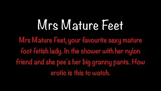 Mrs mature feet pinkeln durch ihre oma-Hose 429