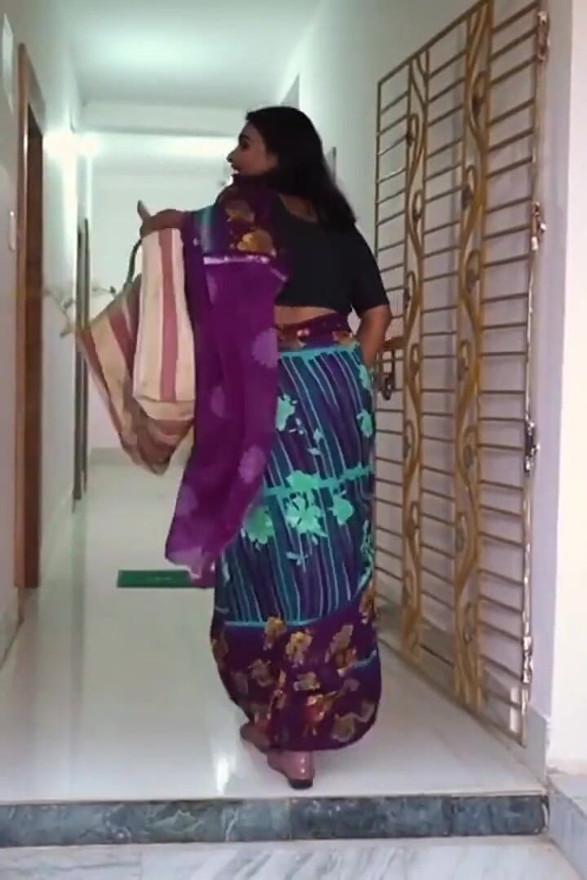 Auto Driver Fucks Beautiful Passenger Bhabhi! with Clear Audio