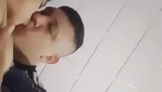 Arjantinli göt deliği çok sürtük bir hapishanede sikiliyor