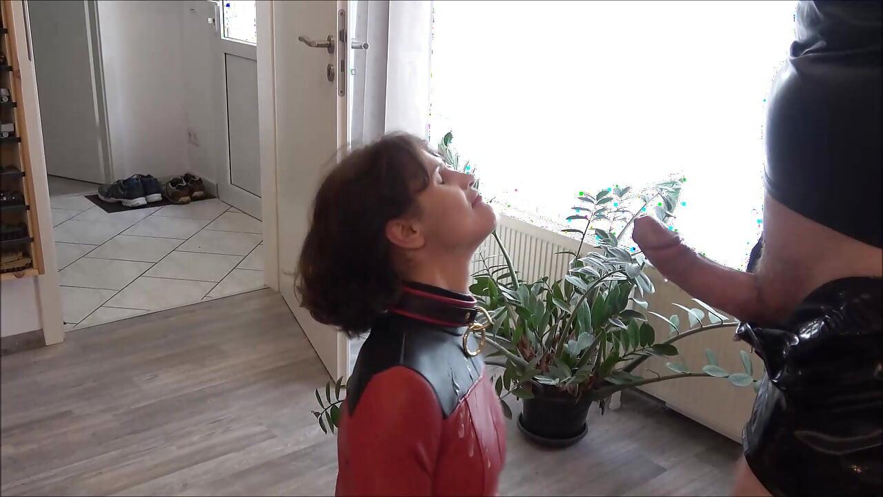 Robinja dobiva usta puna sperme