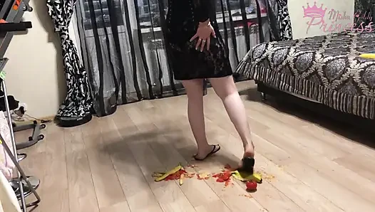 Aku benci kontol dan suka menginjak mereka