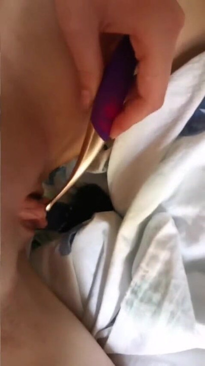 Epischer moment aus "Geiles 20-jähriges mädchen reitet zum ersten mal bbc-, bis sie squirting-orgasmen hat"