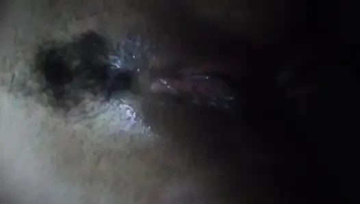 Aku muasin diriku sendirian di kamar mandi, sendirian di rumah