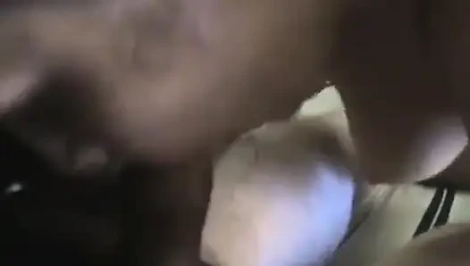 Si cewek sange nyepong kontol besar sampai tenggorokan